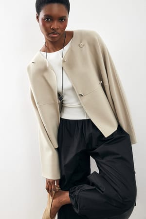 Beige Gebreid vest met knoopdetail