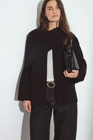 Black Strikket cape-cardigan