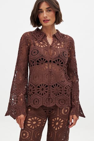 Brown gehäkeltes Stricktop mit langen Ärmeln