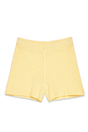 Light Yellow taillierte Strick-Shorts