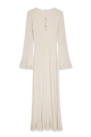 Light Beige Maxikleid mit Strickrüschen am Saum