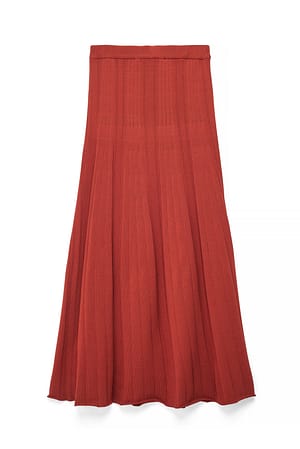 Rustic Red Maxirock aus unregelmäßigem Rippstrick