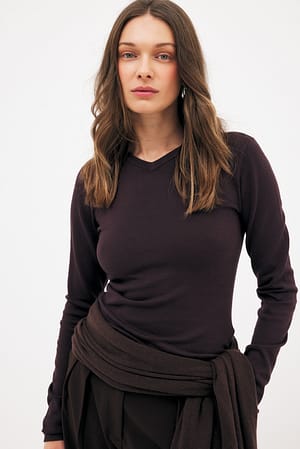 Brown langärmeliges Stricktop mit V-Ausschnitt