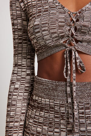 Brown Strikket top med blonde og lange ærmer