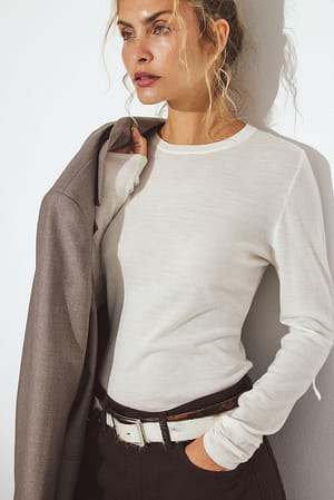 Offwhite Strikket top i merinould med rund hals