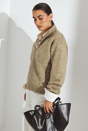 Beige Stickad tröja med neps och dragkedja