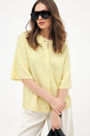 Light Yellow Cardigan en maille à manches courtes