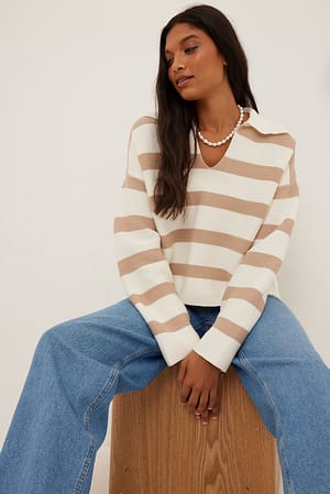 Beige/Cream Gestreifter Strickpullover mit V-Ausschnitt