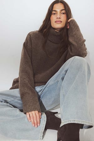 Brown Jersey de lana de punto con cuello alto