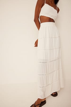 White Maxi nederdel med blondedetaljer