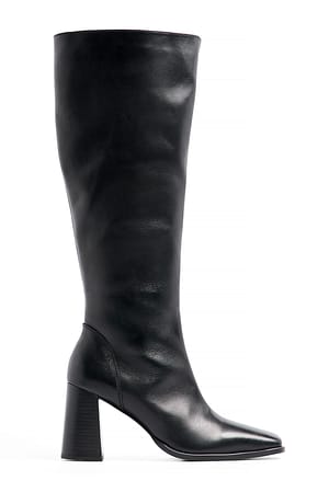 Black Lederstiefel mit eckiger Zehenpartie