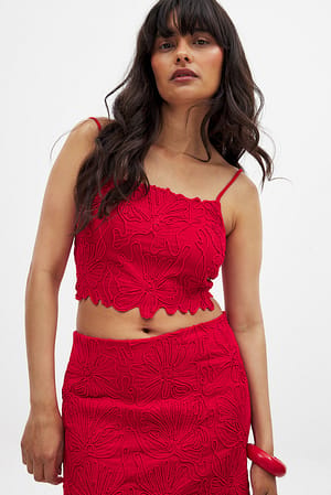 Red Haut en lin à broderie anglaise