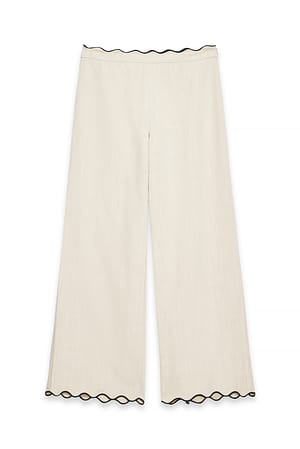 Light Beige Hose aus Leinenmischung mit Muschelkante