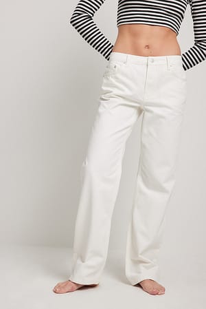 White Enganliegende Hüftjeans