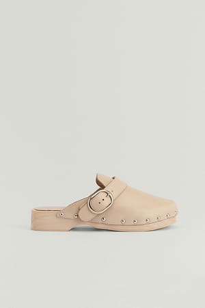 Beige Pantoffeln