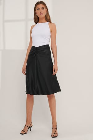 Black Jupe Satin En V