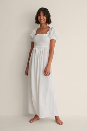 White Robe À Smocks
