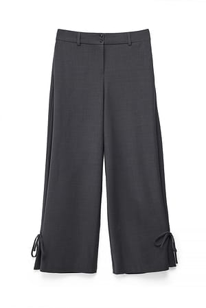 Grey Hose mit mittlerer Taille und Schnürdetail
