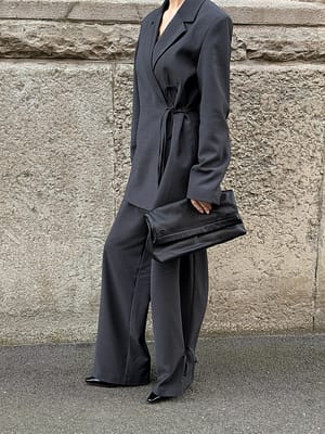 Grey Hose mit mittlerer Taille und Schnürdetail