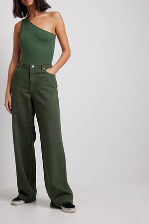Khaki Green Denim med mellemhøj talje og vide ben