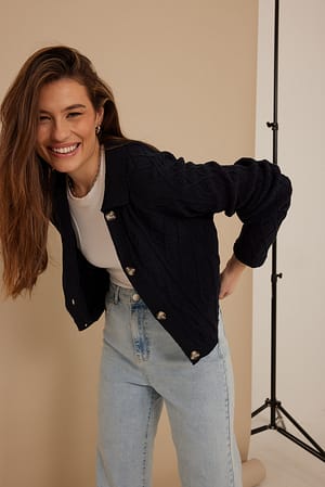 Dark Blue Cardigan med krage og knappedetalj