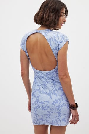 Light Blue Minikleid mit offenem Rücken