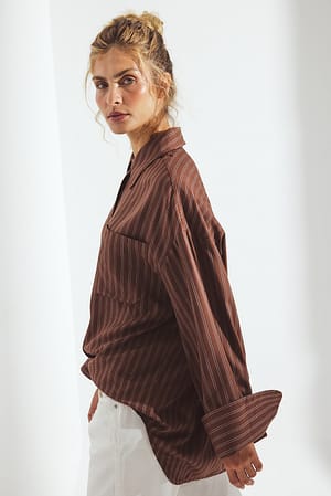 Brown Stripe Camisa de modal oversize con bolsillo