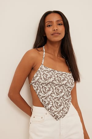 Check Print Top met strikdetail en open rug
