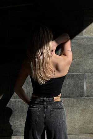 Black Ribbed Cropped Tube Top