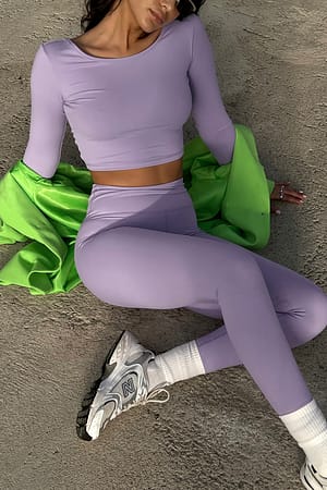 Lilac Top de manga larga y espalda cruzada