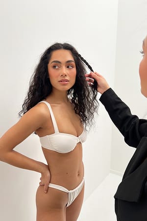Offwhite Balconette-bikinitopp