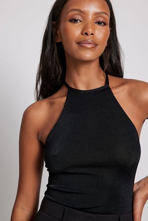 Asymmetrisk body med snörningdetalj