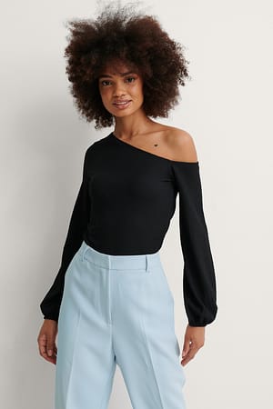 Black Asymmetrisches Schulterfreies Top