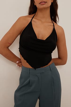 Black Singlet med babylock og vandfaldseffektdetalje