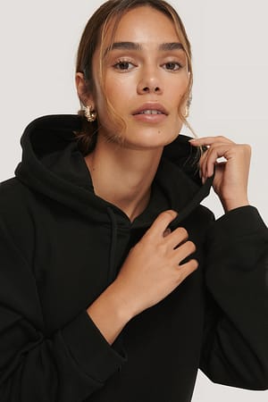 Black Sudadera con capucha básica corta orgánica