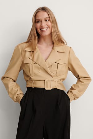Beige Pu-Mantel