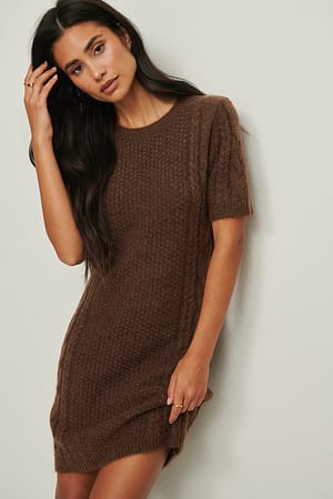 Brown Robe courte à manche courte avec tresse