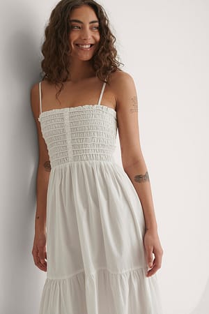 White Maxikleid Mit Knopfdetail