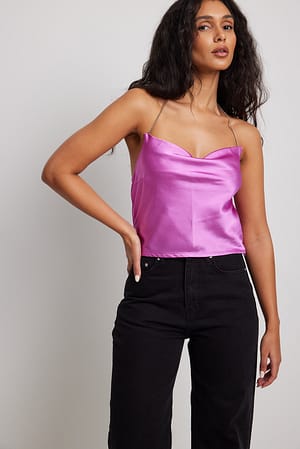 Fuchsia Top de escote en cascada con cadena
