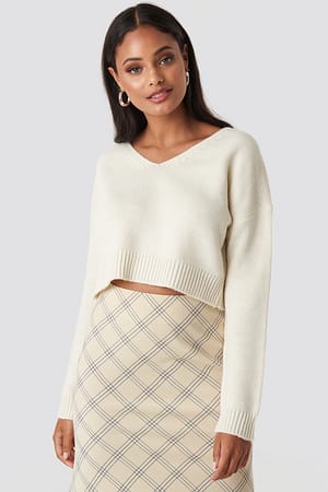 Cropped V-neck Knitted Sweater