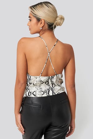 Snake Cross Back Detail Singlet