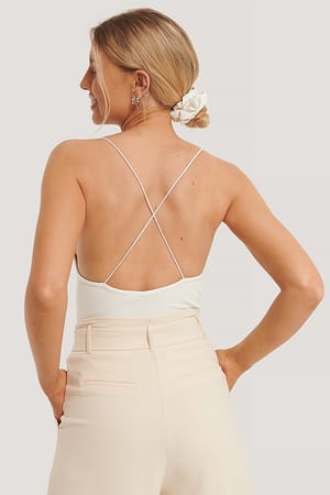 White Body Mit Gekreuzter Rückenpartie