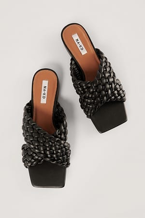 Black Flache Schuhe Mit Gekreuzten Riemen