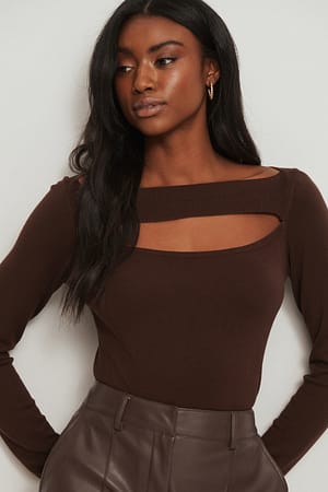Brown Gebreide sweater met uitsnijding