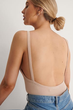 Geribde body met diepe rug