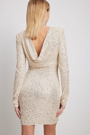 Beige Kjole med dyb ryg