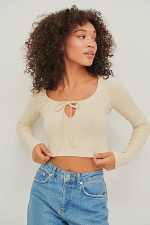 Light Beige Resirkulert kort topp med snordetalj