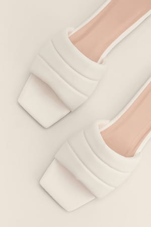White Platta Sandaler Med Remmar