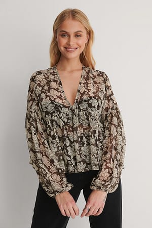 Graphic Magnolia Bluse