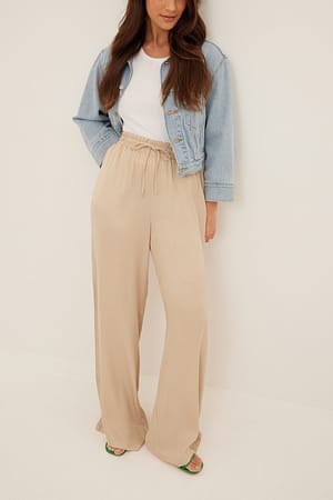 Beige Flowy gerecyclede satijnen broek